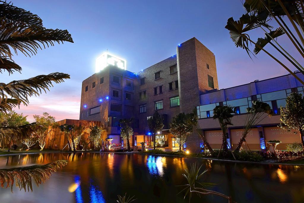 ออล-ยูอาร์ บูทิก โฮเต็ล ผิงถุง Motel Pingtung ภายนอก รูปภาพ